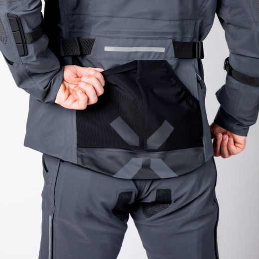 BUNDA IXS TOURSTER-GTX 1.0 – TMAVĚ ŠEDÁ (ZKRÁCENÁ): 3-VRSTVÝ GORE-TEX® LAMINÁT, CERTIFIKACE AAA A SUPERFABRIC® - TEXTILNÍ BUNDY - NA MOTORKÁŘE