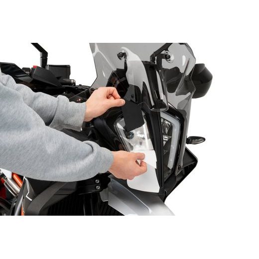 SAMOLEPICÍ CHRÁNIČ SVĚTLOMETU PUIG 21613W PRŮHLEDNÝ - PLEXI ŠTÍTY - NA MOTORKU