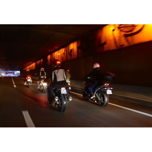 BEZPEČNOSTNÍ BRZDOVÉ SVĚTLO NA HELMU COSMO MOTO - BÍLÉ - OSTATNÍ - NA MOTORKÁŘE