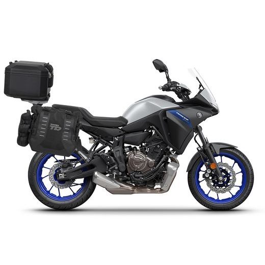 KOMPLETNÍ SADA BOČNÍCH ADVENTURE BRAŠEN SHAD TERRA TR40 A ČERNÉHO HLINÍKOVÉHO 55L TOPCASE, VČETNĚ MONTÁŽNÍ SADY SHAD YAMAHA MT-07 TRACER / TRACER 700