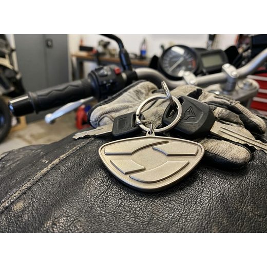 PŘÍVĚŠEK ALLOY KOVOVÝ - KLÍČENKY - NA MOTORKÁŘE