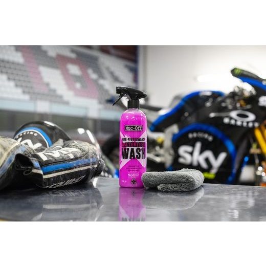 VYSOCE VÝKONNÝ BEZVODÝ ČISTIČ MUC-OFF 20536 5L - ČIŠTĚNÍ - NA MOTORKU