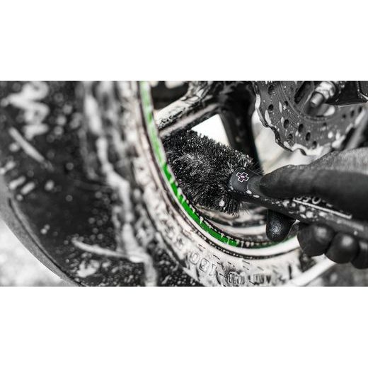 KARTÁČ NA KOLA A KOMPONENTY MUC-OFF 371 - DÁRKY PRO MOTOKROSAŘE - NA MOTORKÁŘE