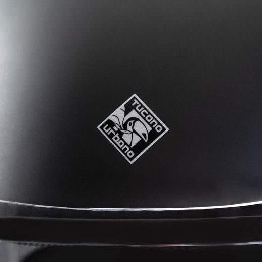 HELMA TUCANO URBANO EL JETTIN - ČERNÁ - HELMY NA SKÚTR - NA MOTORKÁŘE