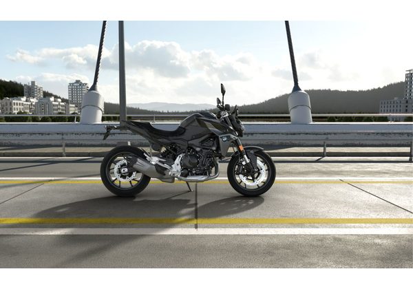 BMW F 900 R - TRIPLE BLACK - ROADSTER - MOTORKY