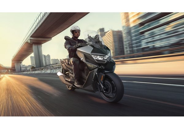 BMW C 400 X - BLACKSTROM 2025 - URBAN MOBILITY - MOTORKY