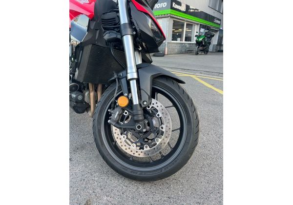 HONDA CB1000 HORNET ČERVENÁ - NOVINÁŘSKÝ MOTOCYKL - HONDA - MOTOBAZAR