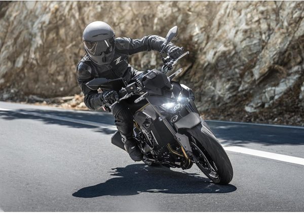 KAWASAKI Z900 - ŠEDÁ 2026 - SUPERNAKED - MOTORKY