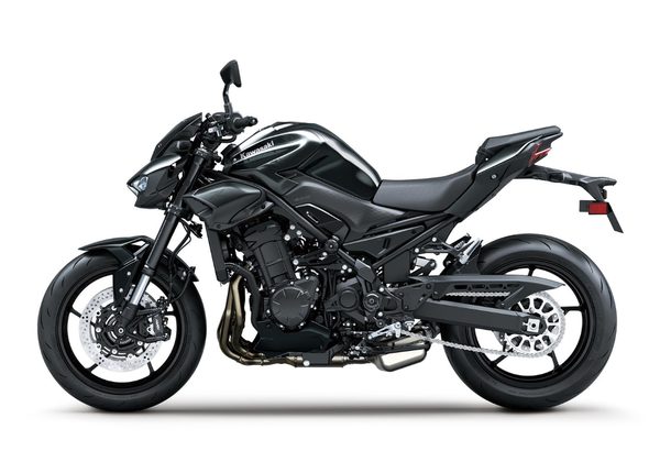 KAWASAKI Z900 70/35KW - ČERNÁ 2026 - SUPERNAKED - MOTORKY