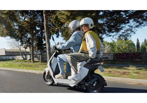 HONDA EM 1E - BÍLÁ - 2026 - EM1 E: - SKÚTRY