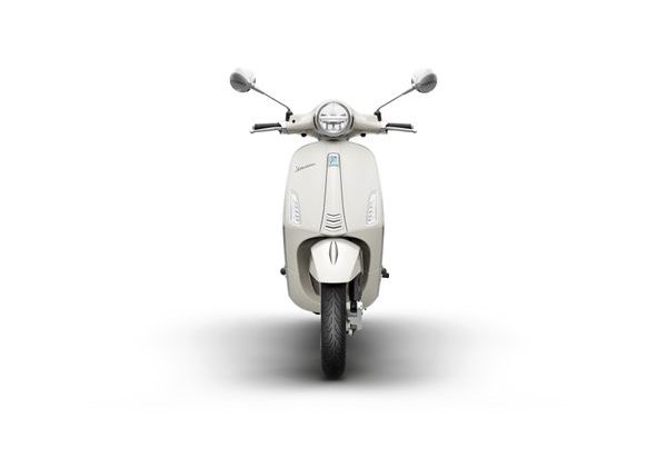 VESPA PRIMAVERA 125 E5+ - BÍLÁ 2026 - PRIMAVERA - SKÚTRY
