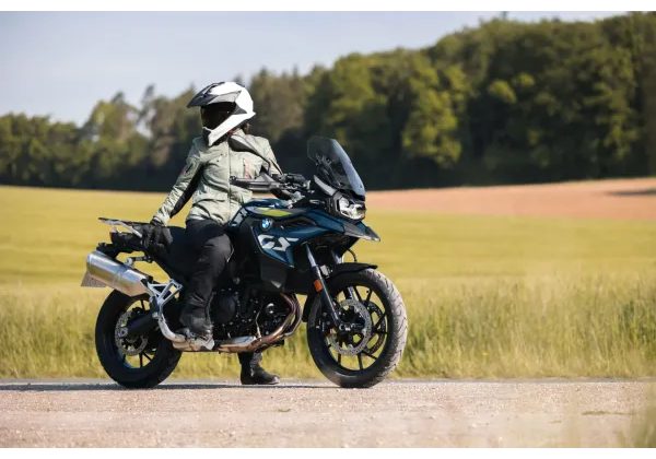 BMW F 800 GS GRAVITY BLUE METALLIC – AKČNÍ CENA -4 % - BMW MOTORRAD - SKLADEM V RAKOUSKU - MOTORKY