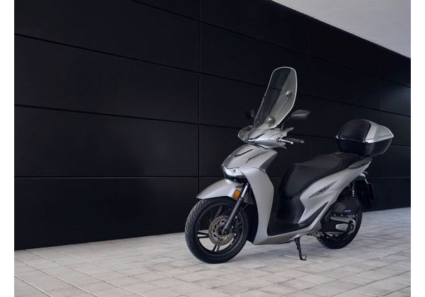 HONDA SH125 SMART TOP BOX - STŘÍBRNÁ 2026 - SH125 - SKÚTRY