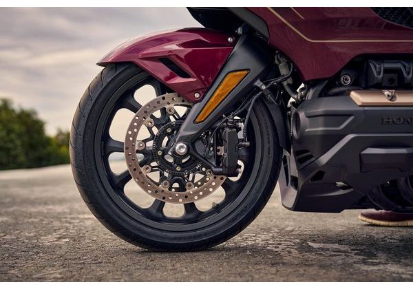 HONDA GL1800 GOLDWING TOUR - ČERVENÁ 2025 - GL1800 GOLD WING TOUR - MOTORKY