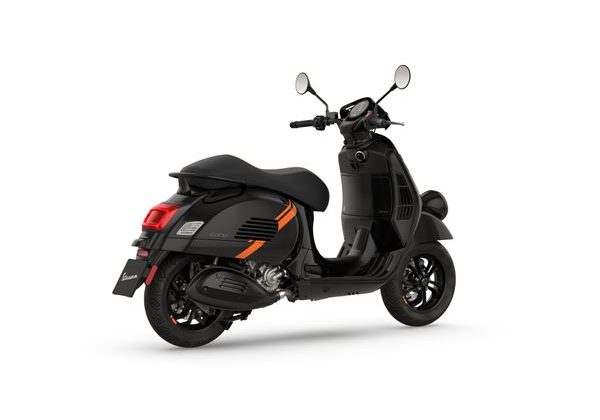 VESPA GTV - ČERNÁ - VESPA - SKÚTRY