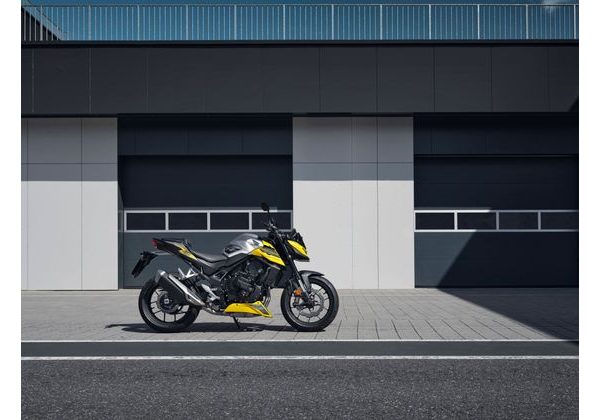 HONDA CB750 HORNET - ŽLUTÁ 2026 - CB750 HORNET - MOTORKY