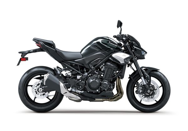 KAWASAKI Z900 ČERNÁ 2025 - SUPERNAKED - MOTORKY