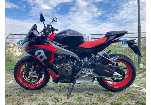 APRILIA TUONO 660 PŘEDVÁDĚCÍ