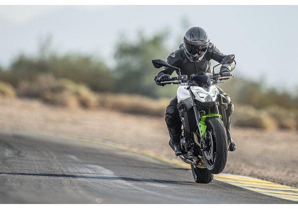 KAWASAKI Z900 - BÍLÁ/ZELENÁ 2027 - SUPERNAKED - MOTORKY