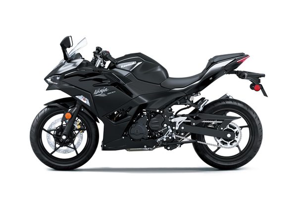 KAWASAKI NINJA 500 - ČERNÁ 2027 - SUPERSPORT & SPORT - MOTORKY