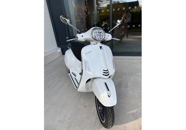 VESPA GTS 125 S E5+ - DEMO 2025 - DEMO AKČNÍ MOTOCYKLY - MOTORKY