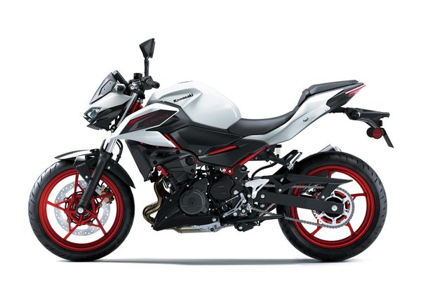 KAWASAKI Z500 SE - ČERVENÁ 2026 - SUPERNAKED - MOTORKY