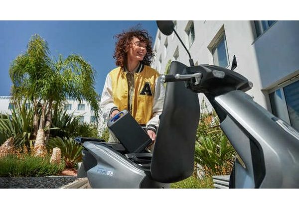 HONDA EM 1E - BÍLÁ - 2026 - EM1 E: - SKÚTRY