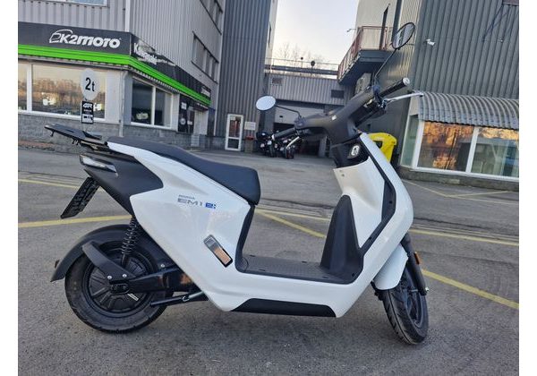 HONDA EM1 E WHITE - NOVINÁŘSKÝ MOTOCYKL - DEMO AKČNÍ MOTOCYKLY - MOTORKY