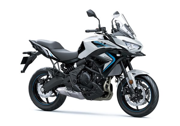 KAWASAKI VERSYS 650 BÍLÁ 2025