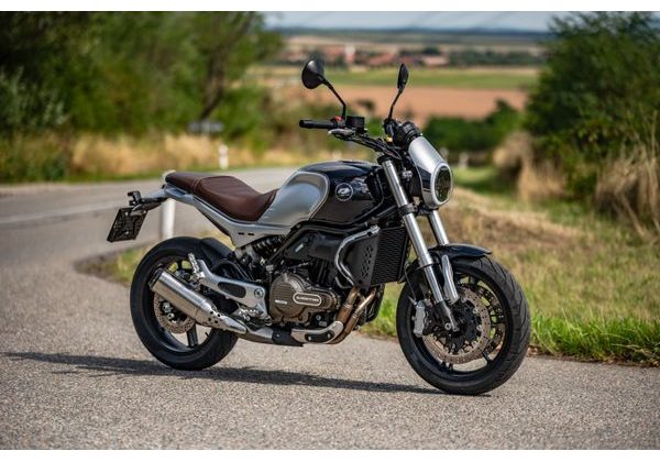 QJMOTOR SRV 550 ČERNÁ - SRV 550 - MOTORKY