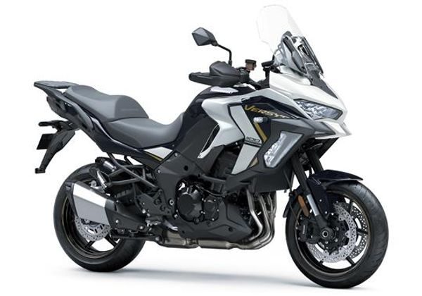 KAWASAKI VERSYS 1100 SE BÍLÁ 2025 - ADVENTURE TOURER - MOTORKY