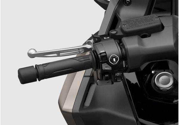 HONDA FORZA 750 - ČERNÁ 2025 - FORZA 750 - SKÚTRY