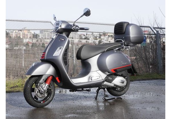 VESPA GTS SUPER SPORT 125 PŘEDVÁDĚCÍ