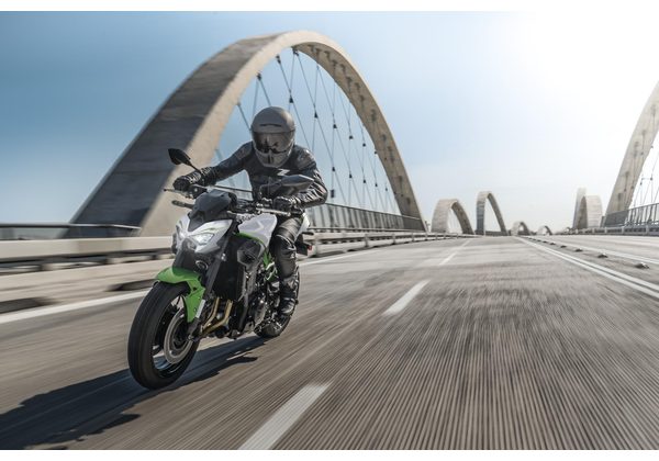 KAWASAKI Z900 - BÍLÁ/ZELENÁ 2027 - SUPERNAKED - MOTORKY