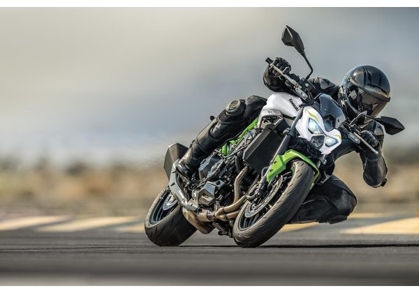 KAWASAKI Z900 - BÍLÁ/ZELENÁ 2027 - SUPERNAKED - MOTORKY