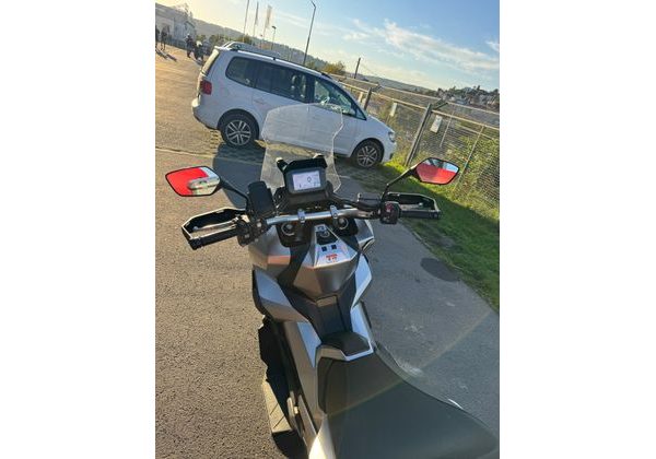HONDA X-ADV 750 BAZAR - MOTOBAZAR