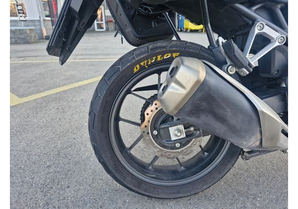 HONDA NX 500 PEARL HORIZON WHITE - NOVINÁŘSKÝ MOTOCYKL - DEMO AKČNÍ MOTOCYKLY - MOTORKY