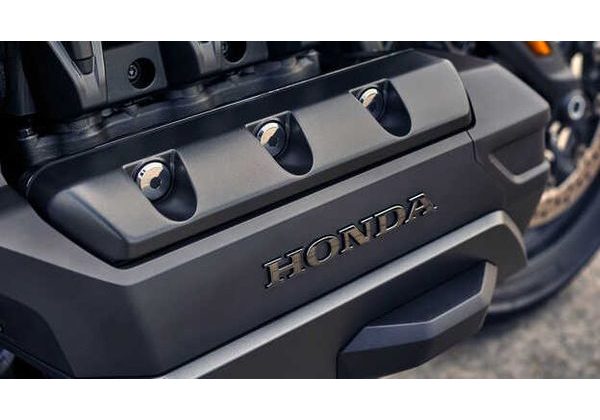 HONDA GL 1800 GOLDWING - MATNÁ ČERNÁ 2025 - GL1800 GOLD WING - MOTORKY