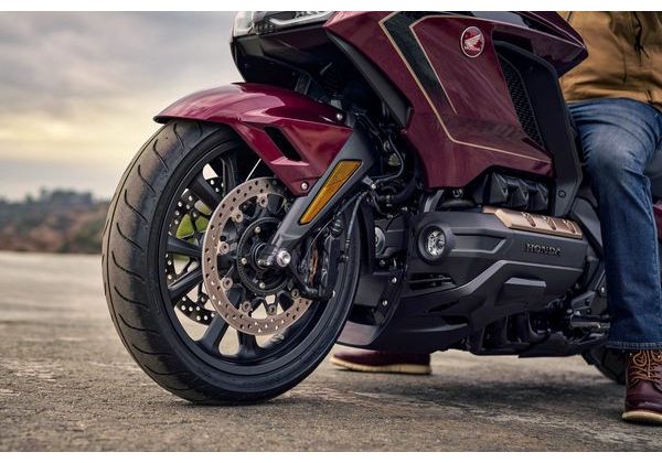 HONDA GL1800 GOLDWING TOUR - ČERVENÁ 2025 - GL1800 GOLD WING TOUR - MOTORKY