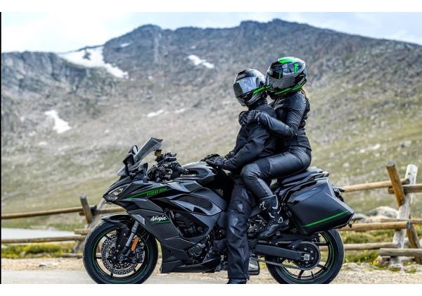 KAWASAKI NINJA 1100SX ŠEDÁ 2025