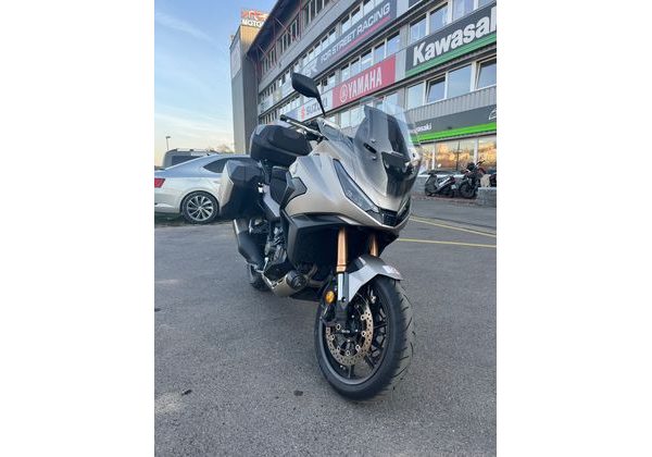 HONDA NT1100DE ŠEDÁ - NOVINÁŘSKÝ MOTOCYKL - HONDA - MOTOBAZAR