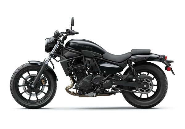 KAWASAKI ELIMINATOR 500 - ČERNÁ 2026 - CLASSICS & CRUISERS - MOTORKY