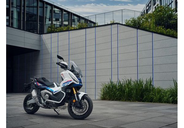 HONDA X-ADV 750 - ČERNÁ 2026 - X-ADV 750 - MOTORKY