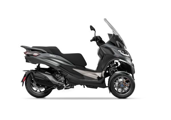 PIAGGIO MP3 530 HPE EXCLUSIVE E5+ GRIGIO TITANIO MATT 2025 - MP3 - SKÚTRY