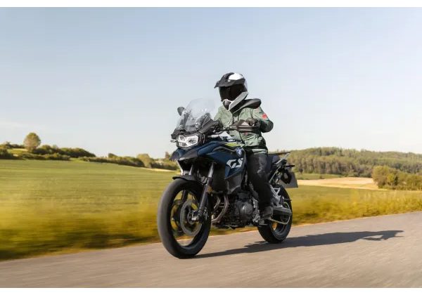 BMW F 800 GS GRAVITY BLUE METALLIC – AKČNÍ CENA -4 % - BMW MOTORRAD - SKLADEM V RAKOUSKU - MOTORKY