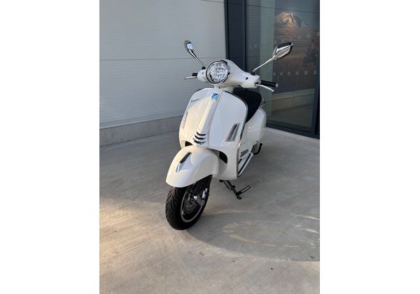 VESPA GTS 125 S E5+ - DEMO 2025 - DEMO AKČNÍ MOTOCYKLY - MOTORKY