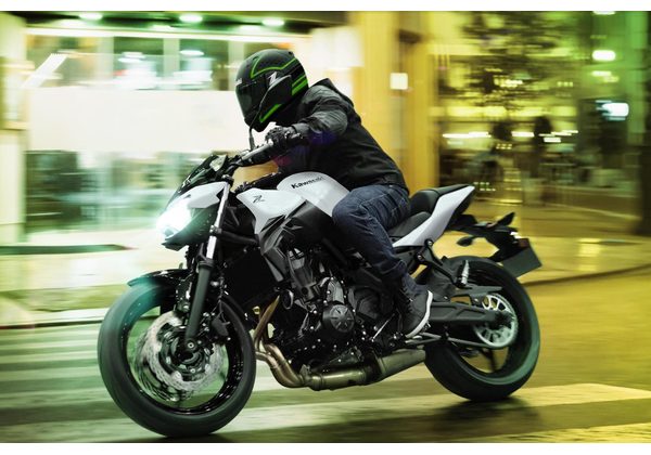 KAWASAKI Z650 - BÍLÁ 2026 - SUPERNAKED - MOTORKY