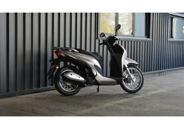 HONDA SH MODE 125 - 2026 - MATTE TECHNO SILVER METALLIC - SH125 - SKÚTRY