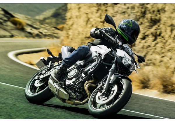 KAWASAKI Z650 - BÍLÁ 2026 - SUPERNAKED - MOTORKY