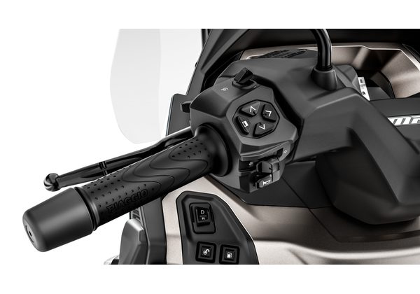 PIAGGIO MP3 530 HPE EXCLUSIVE E5+ GRIGIO TITANIO MATT 2025 - MP3 - SKÚTRY